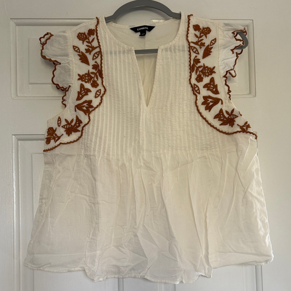 Express Cream Top with Brown Accents